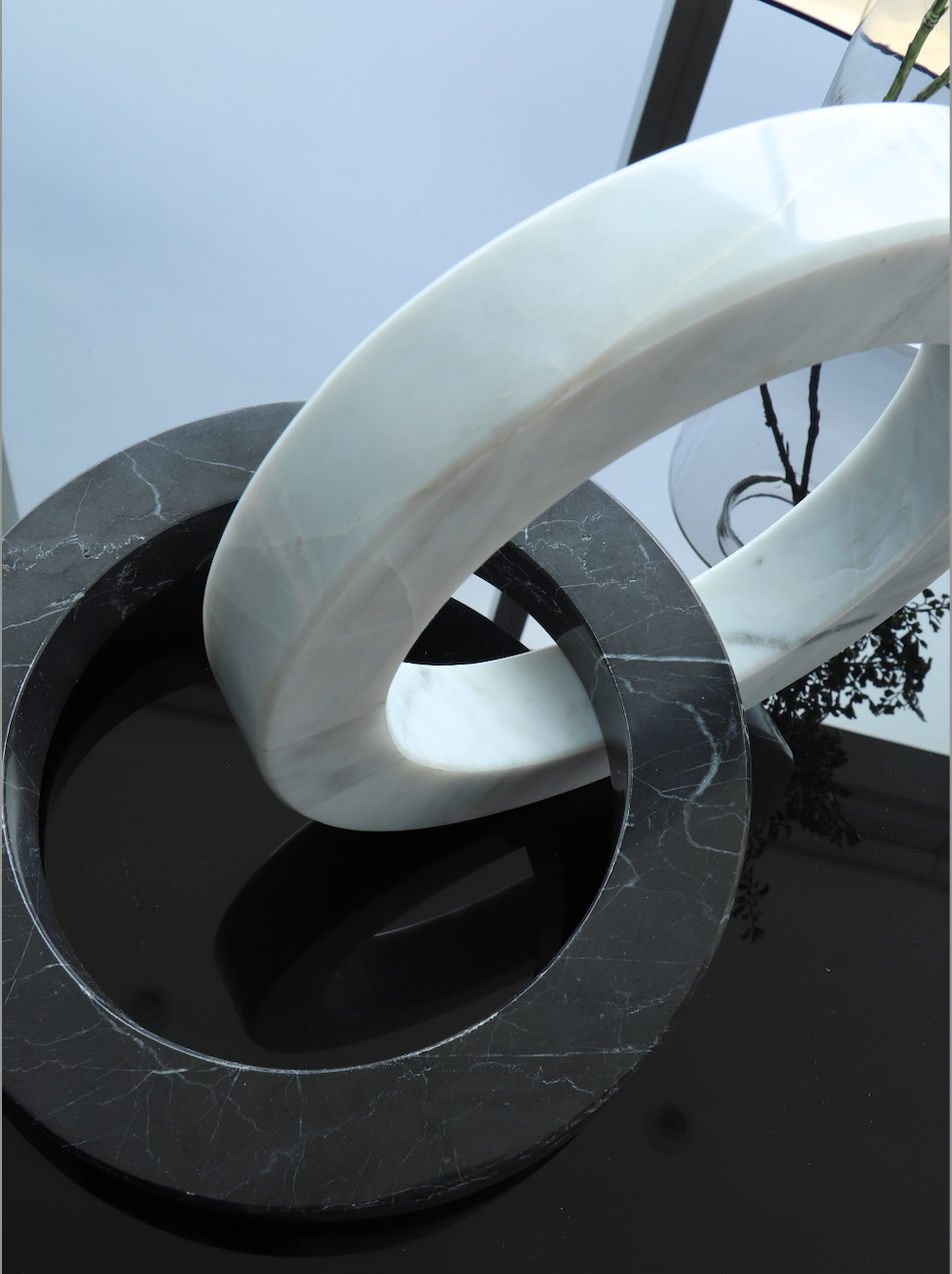 Aros entrelazados de mármol