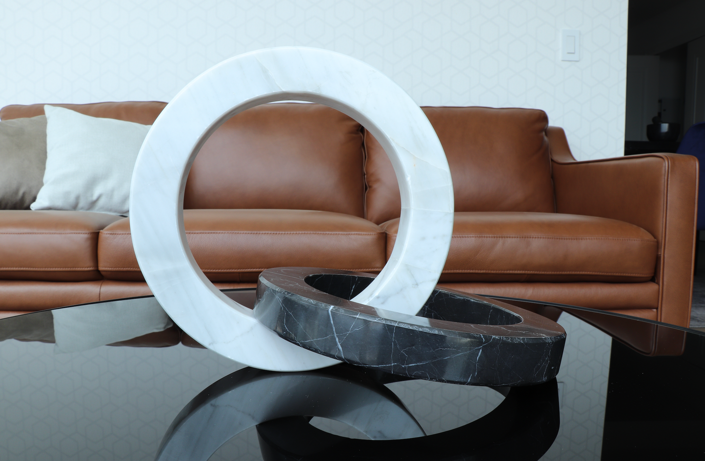 Aros entrelazados de mármol